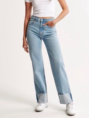 Abercrombie & Fitch Women's 90s Relaxed Jean High Ride Light Blue Jeans